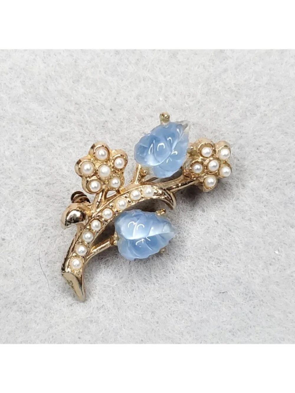 Vintage Flower Brooch Gold Tone Blue Molded Glass Faux Pearls 1.25" - Picture 2 of 6